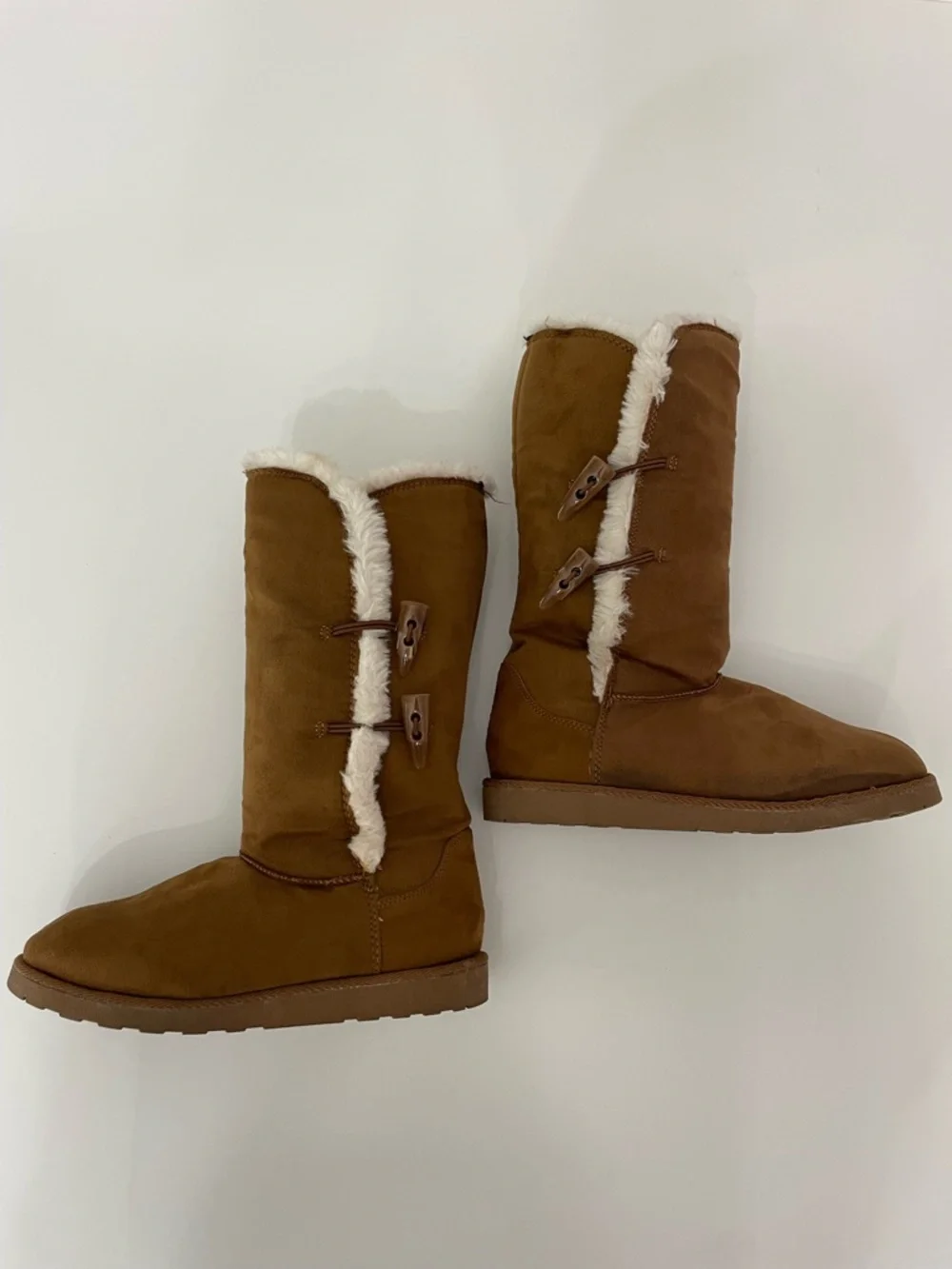 Gander Mountain Brown Furry Winter Suede-like Boots, Women's size 7